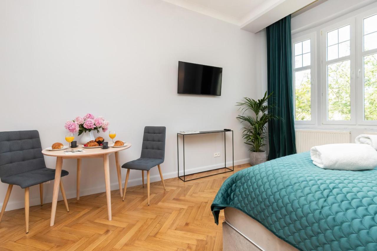 Rivoli By Renters Apartment